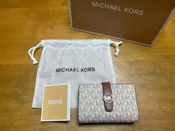 MICHAEL KORS 이단 접이식 지갑 MK 로고 디자인