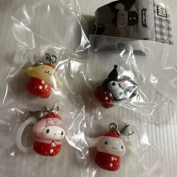 산리오 캐릭터즈 딸기 메지루시 액세서리