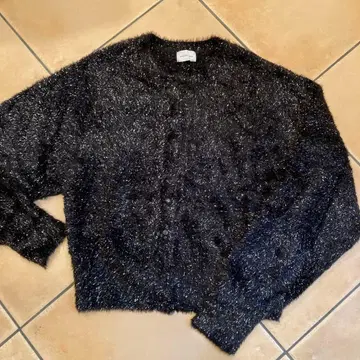 그린 라벨 릴랙싱 블랙 라메 스웨터