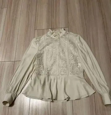 allureville 아이보리 레이스 디테일 긴팔 블라우스