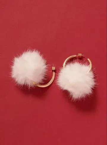 스나이델 퍼 후프 귀걸이 화이트