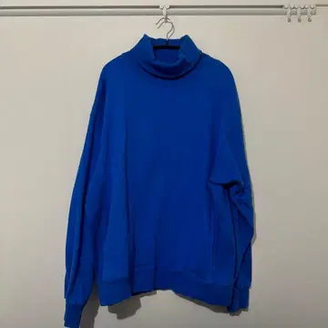 LOWRYS FARM/블루 터틀넥 맨투맨