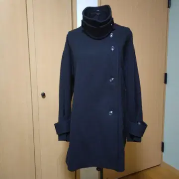 미사용 새상품 미들 기장 코트 블랙