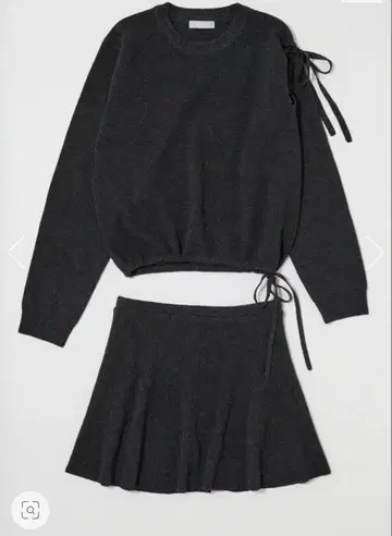 TIED RIBBON 스웨터 & 미니 스커트