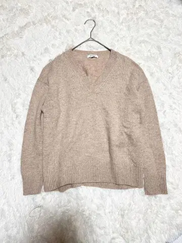 [새상품급] PLST(플라스테) 베이지 캐시미어 혼방 V넥 스웨터