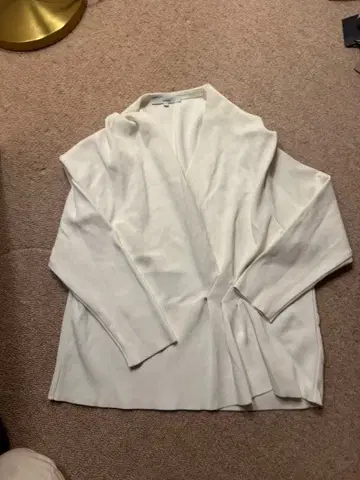 UN3D 화이트 가디건 S 사이즈