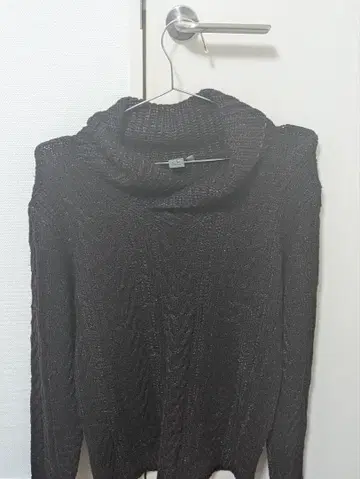 캘빈 클라인 다크 브라운 & 와인 레드 터틀넥 니트