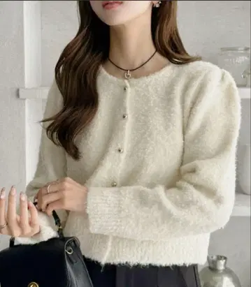 부클레 니트 골드 버튼 어깨 퍼프 가디건