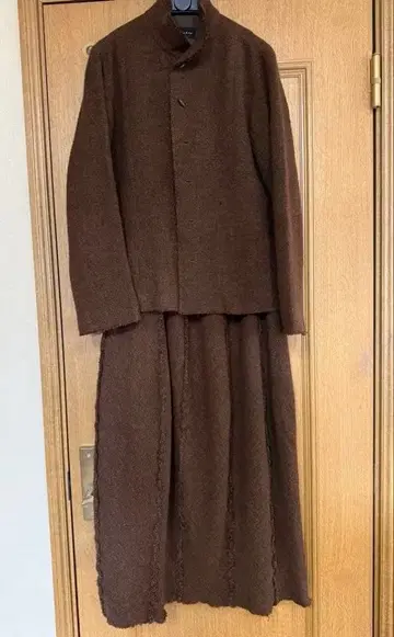 요건 레일 브라운 울 셋업