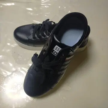 블랙 스니커즈 합성 피혁