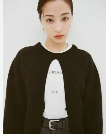 SuzuHirose x CLANE 센터 슬릿 니트 탑 1