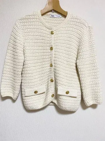 ZARA 골드 버튼 가디건 여성용 M 사이즈
