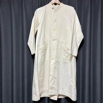 아이보리 롱 코트 버튼 포함