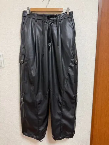 HARE 블랙 카고 팬츠 합성 피혁