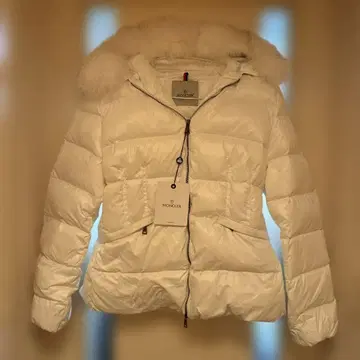 MONCLER 후드 부착 화이트 다운 자켓