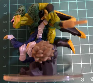 드래곤볼 베지터와 셀 피규어