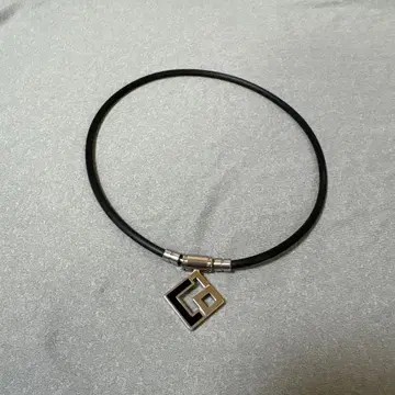 기하학 디자인 목걸이