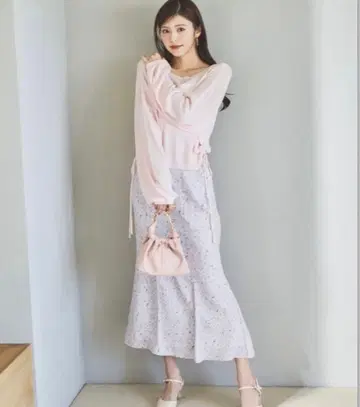 LILLIAN CARAT 하트 플라워 내로우 스커트