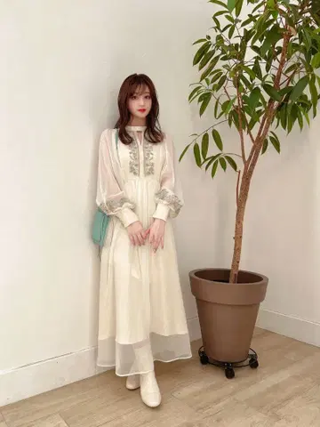 [새상품급] dazzlin 자수 화이트 롱 드레스