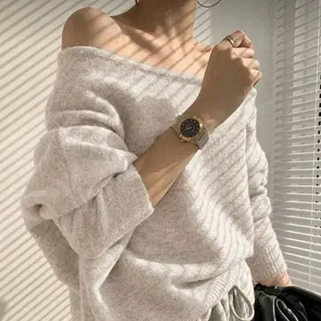 새상품 오프숄더 니트 비대칭 베이지 ZARA COS 유니클로