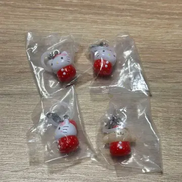 산리오 딸기 메지루시 액세서리 키티 폼폼푸딩