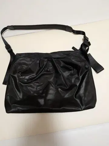 블랙 가죽 숄더백