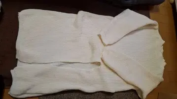 화이트 니트 긴팔 스웨터