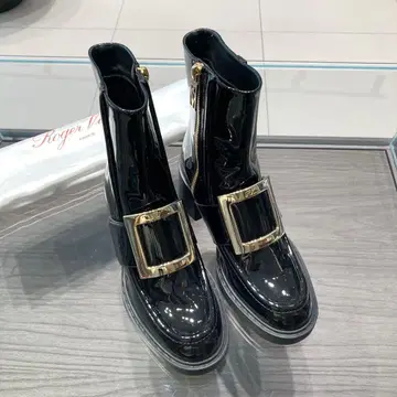 ROGER VIVIER 에나멜 블랙 사이드 고어 부츠