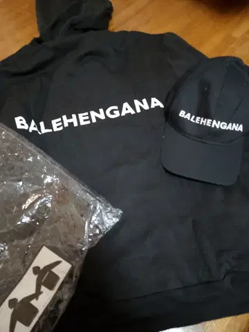 BALEHENGANA 백 프린트 후드티와 캡 세트 블랙