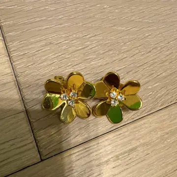 꽃 모양 골드 스톤 귀걸이