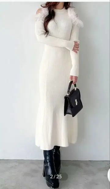 MERCURYDUO 아이보리 오픈 숄더 니트 원피스