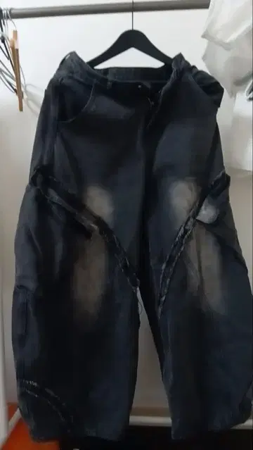 데미지 가공 다크 블루 와이드 데님 팬츠