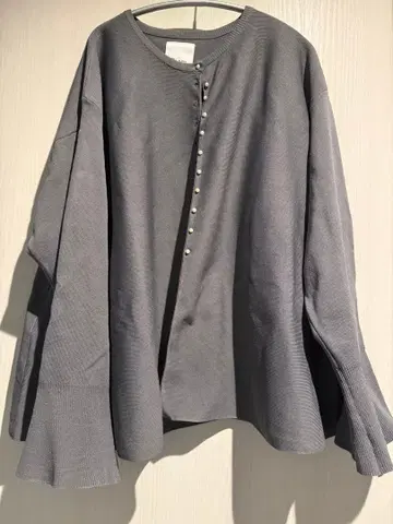 퓨어세신 2024 그레이 펄 버튼 니트 포멀에도!