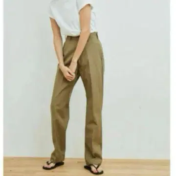 더 신존 베이지 치노 팬츠