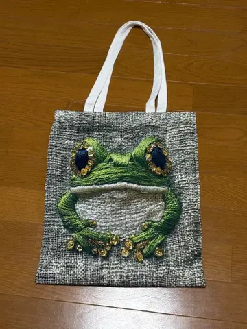 개구리 자수 패턴 토트백