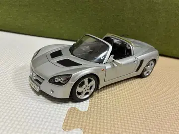 오펠 스피드스터 1/18 스케일 모델