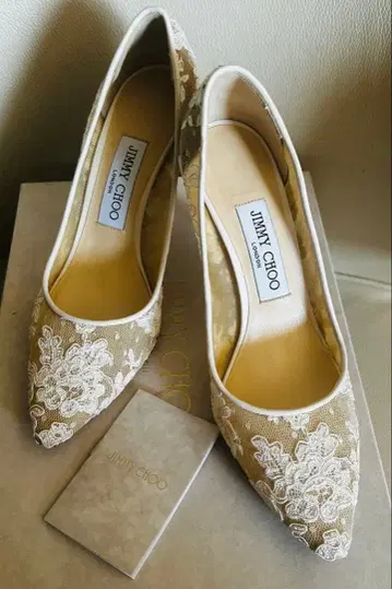JIMMY CHOO 레이스 펌프스 Romy85 사이즈 23.5