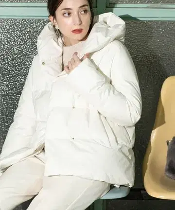 오파크 클립 후드 미들 다운 코트 화이트