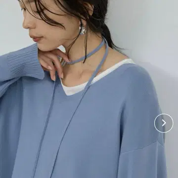 개럴개런트 CHIKA 니트 타이 포함 니트 블루 완판 색상