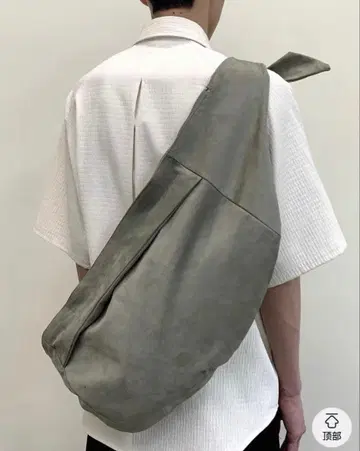 Never Seez 숄더백