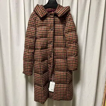 체크 무늬 후드 부착 다운 자켓