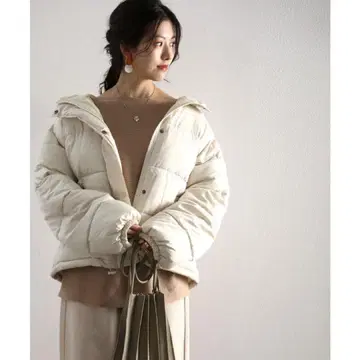 후드 부착 페이크 다운 코트