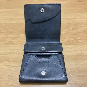 COM-ONO 푸에블로 가죽을 사용한 작은 접이식 지갑 블랙