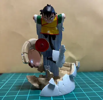 드래곤볼 손오반 피규어