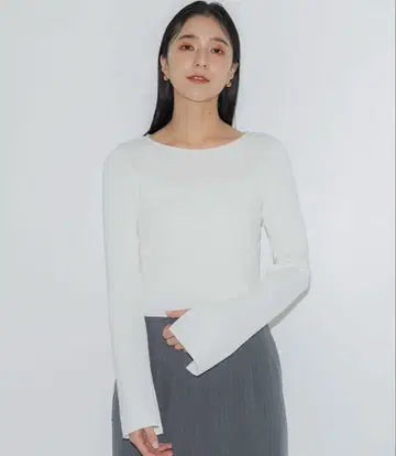 PUBLIC TOKYO 슬릿 슬리브 크롭 니트