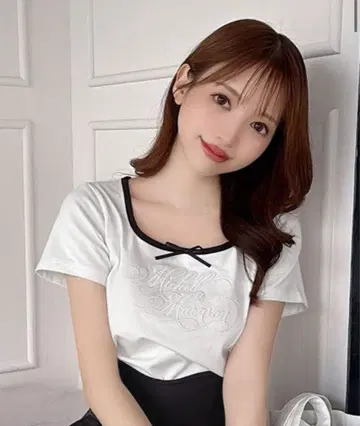 미셸 마카롱 파이핑 넥 로고 T셔츠