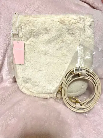 러브러리 페이러 LOVERARY 퍼 백