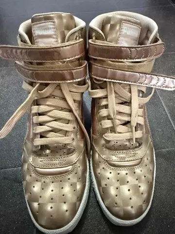 PUMA 골드 체크 무늬 하이컷 스니커즈