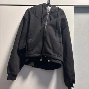 블랙 크롭 후드티 후드 부착