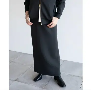 I NEED MORE SHOES 하루카 씨 종이상자 니트 내로우 스커트